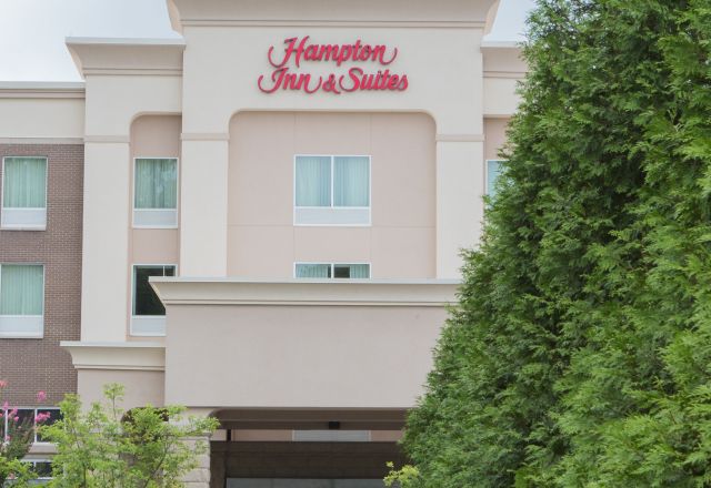 Hampton_Inn_Suites.JPG