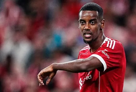 Isak's Debut Delivers Glamour Amid Noticeable Rust