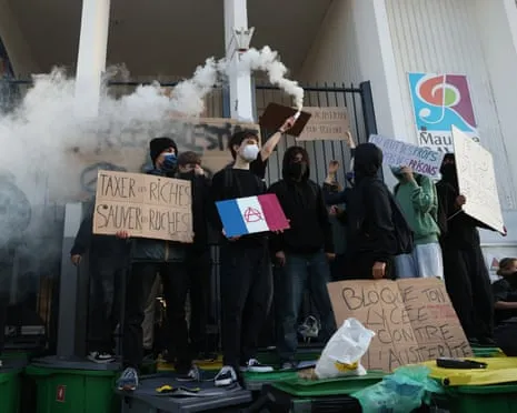 New French Prime Minister Faces Intense Pressure as Countrywide Protests Disrupt Education and Transportation