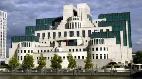 MI6 Introduces Encrypted Portal to Lure Intelligence Sources in Russia